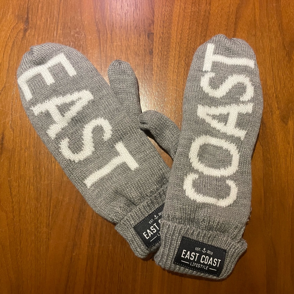 East Coast Lifestyle Gray Mittens